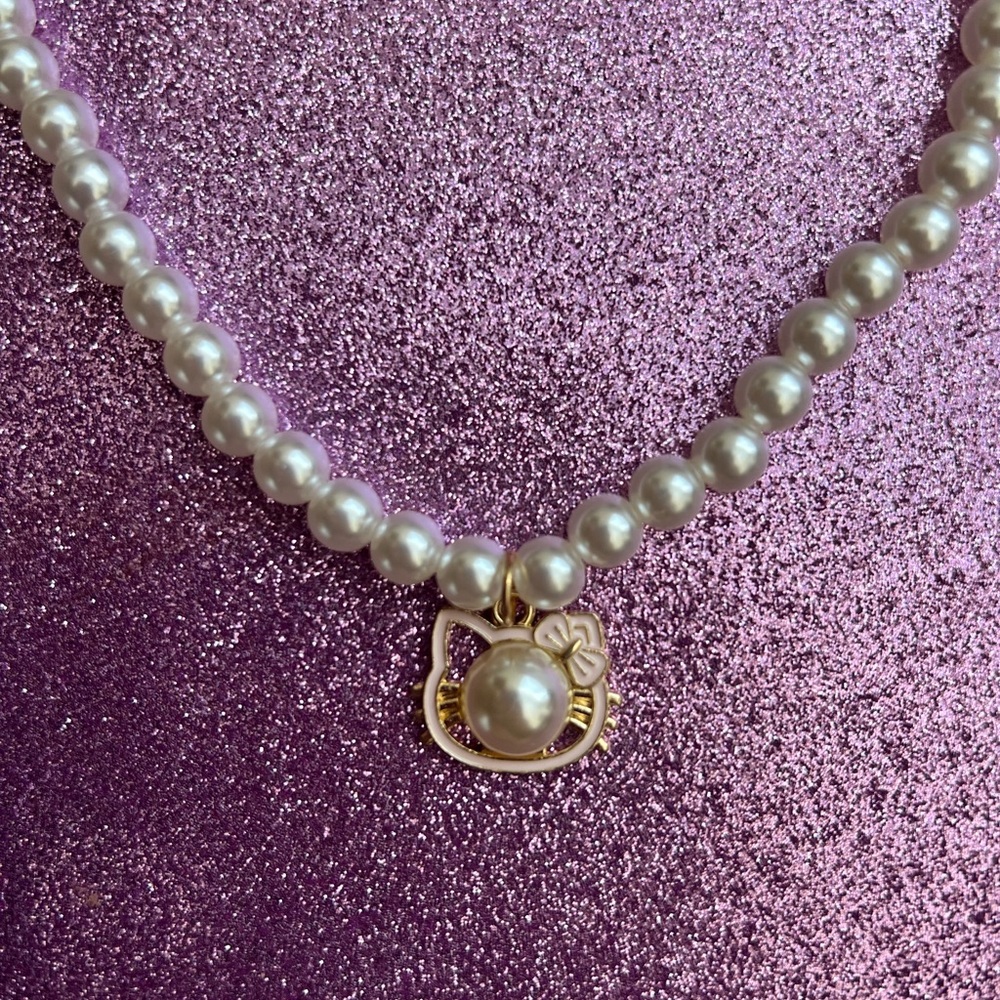 Hello kitty necklace